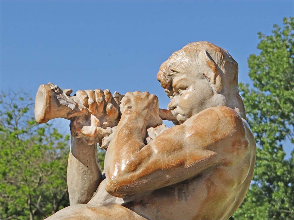 The centaur dancing (© Cité Internationale Universitaire de Paris).  Photo credit: Jean-Pierre Alba © ra (https://flic.kr/p/eFisS6) used under a Creative Commons lisence