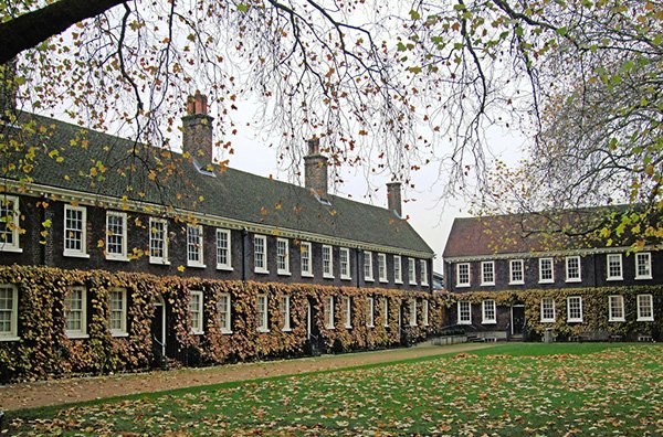 The Geffrye Museum (South Side), Hoxton - London. Photo Credit: Jim Linwood (http://www.flickr.com/photos/54238124@N00/11101123966/). Used on a Creative Commons Licence.